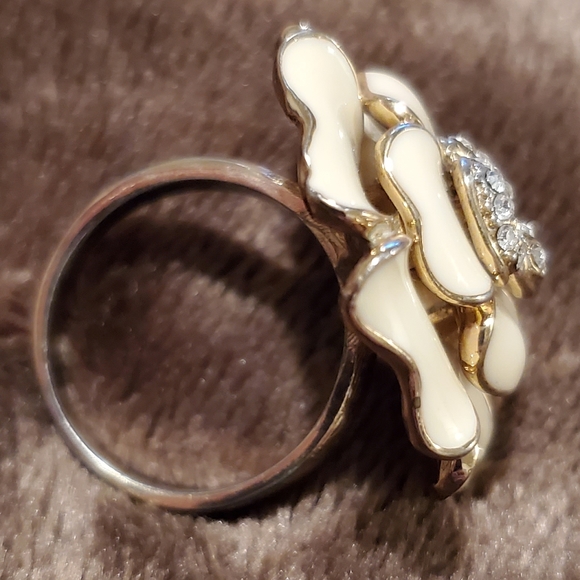 Flower ring - Picture 5 of 6